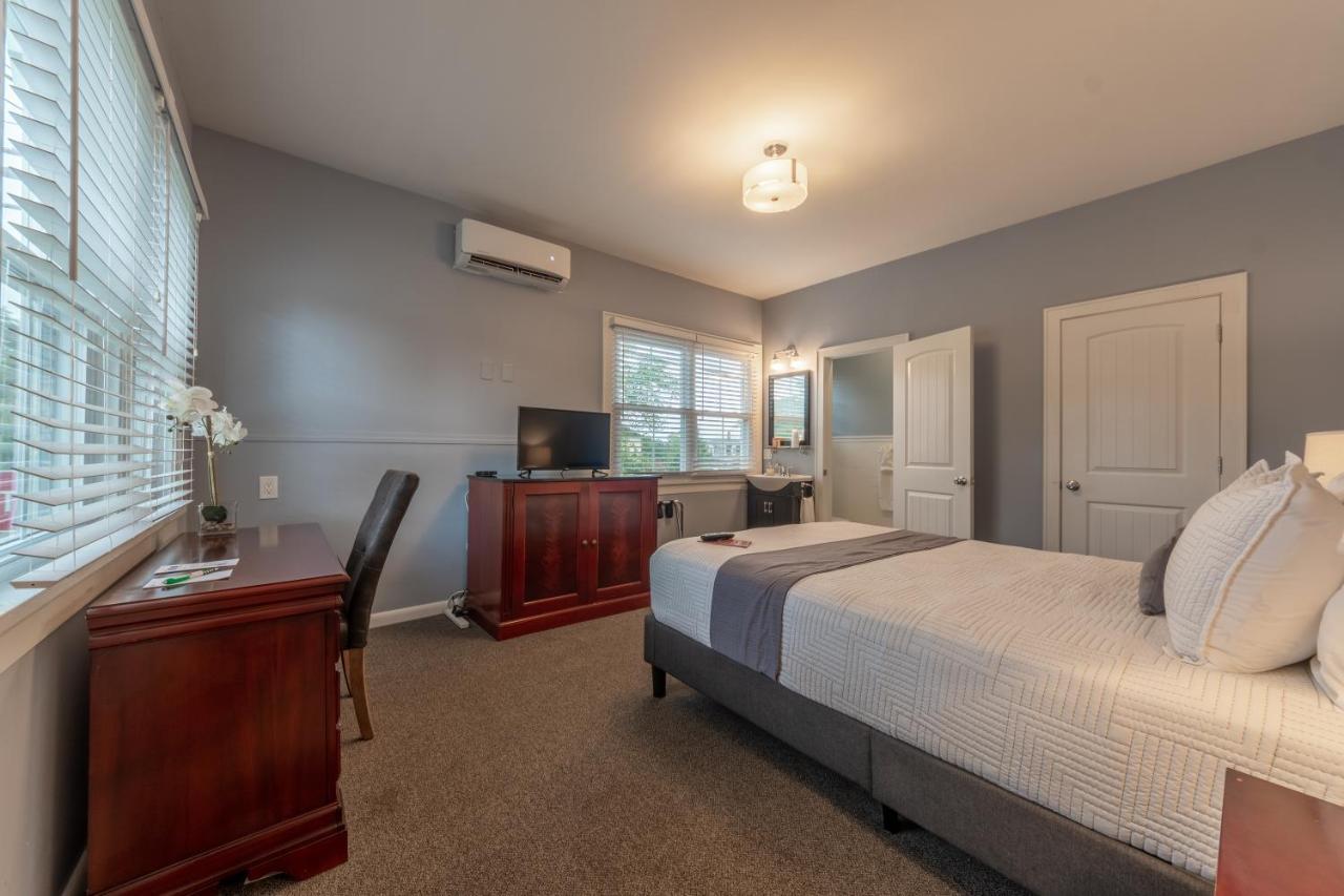 Homestead Inn New Milford Экстерьер фото