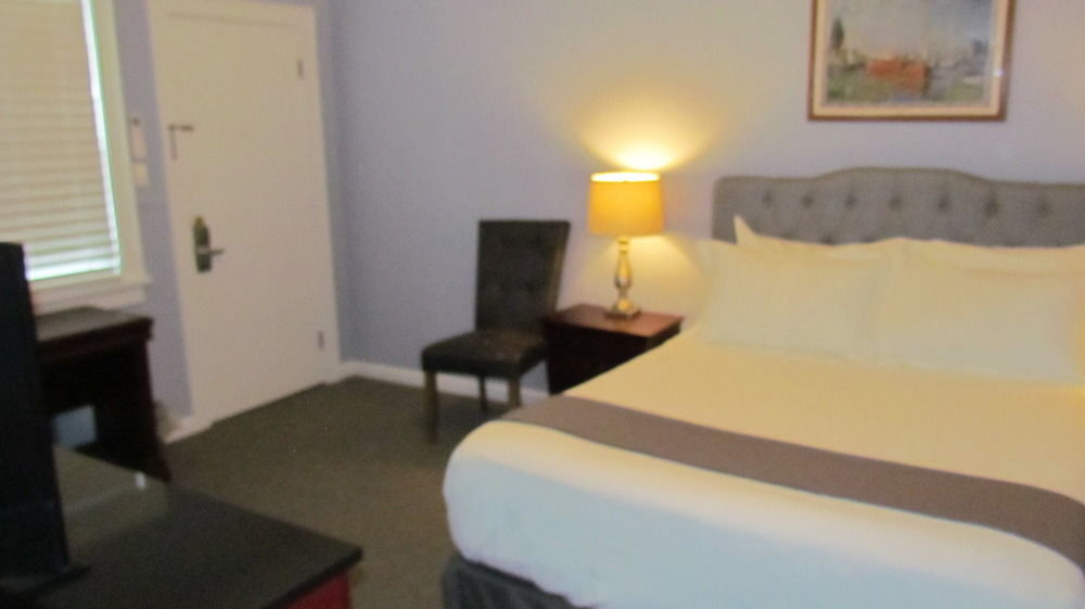 Homestead Inn New Milford Экстерьер фото