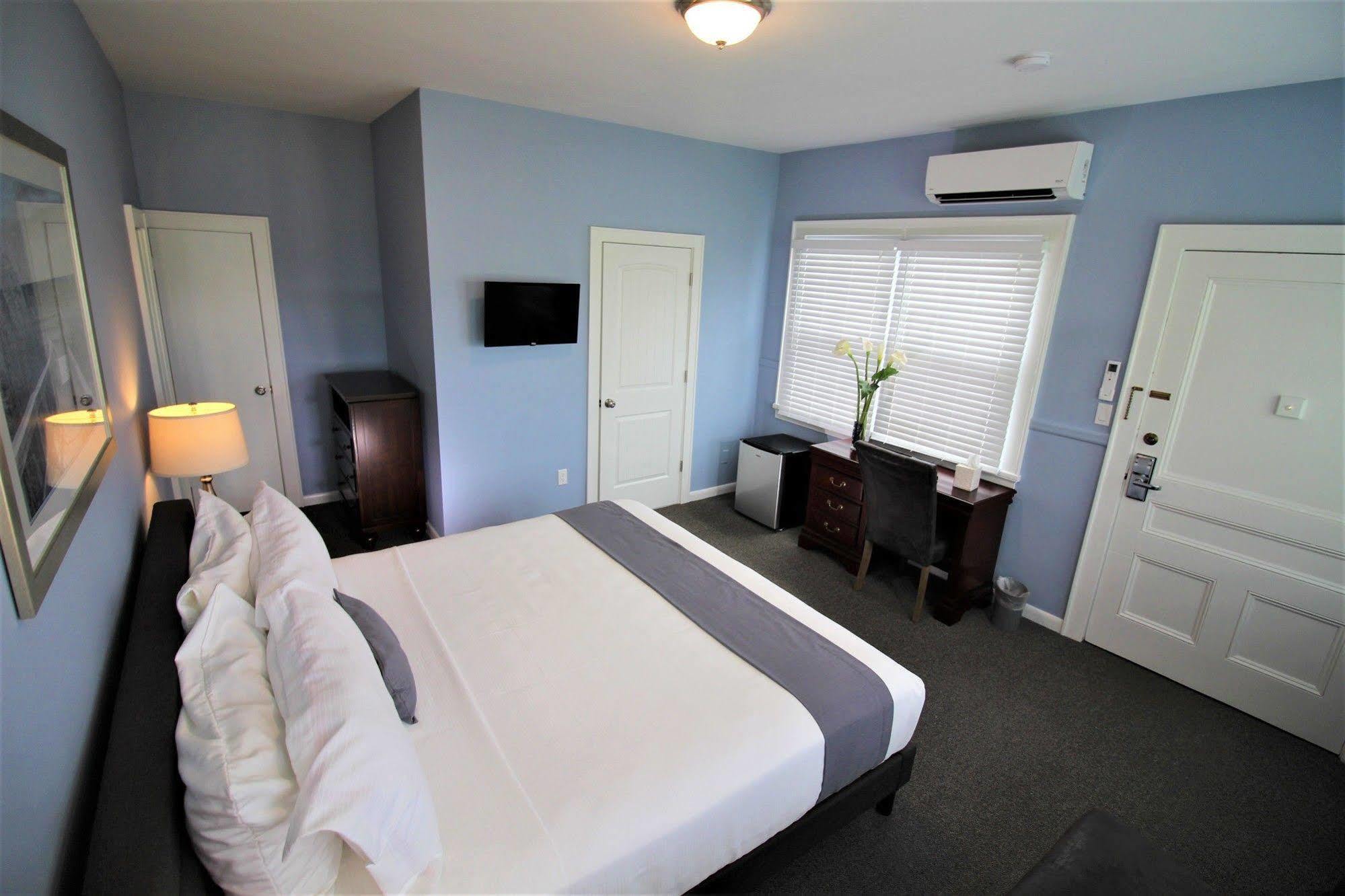 Homestead Inn New Milford Экстерьер фото