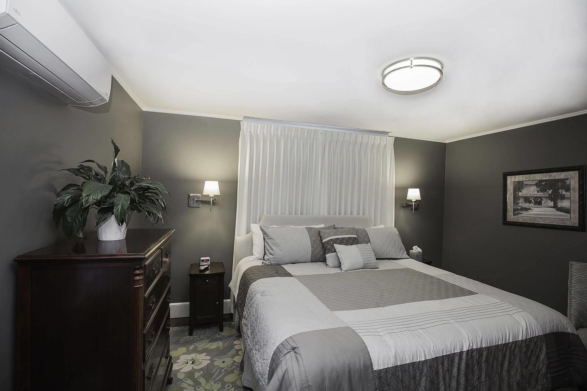 Homestead Inn New Milford Экстерьер фото