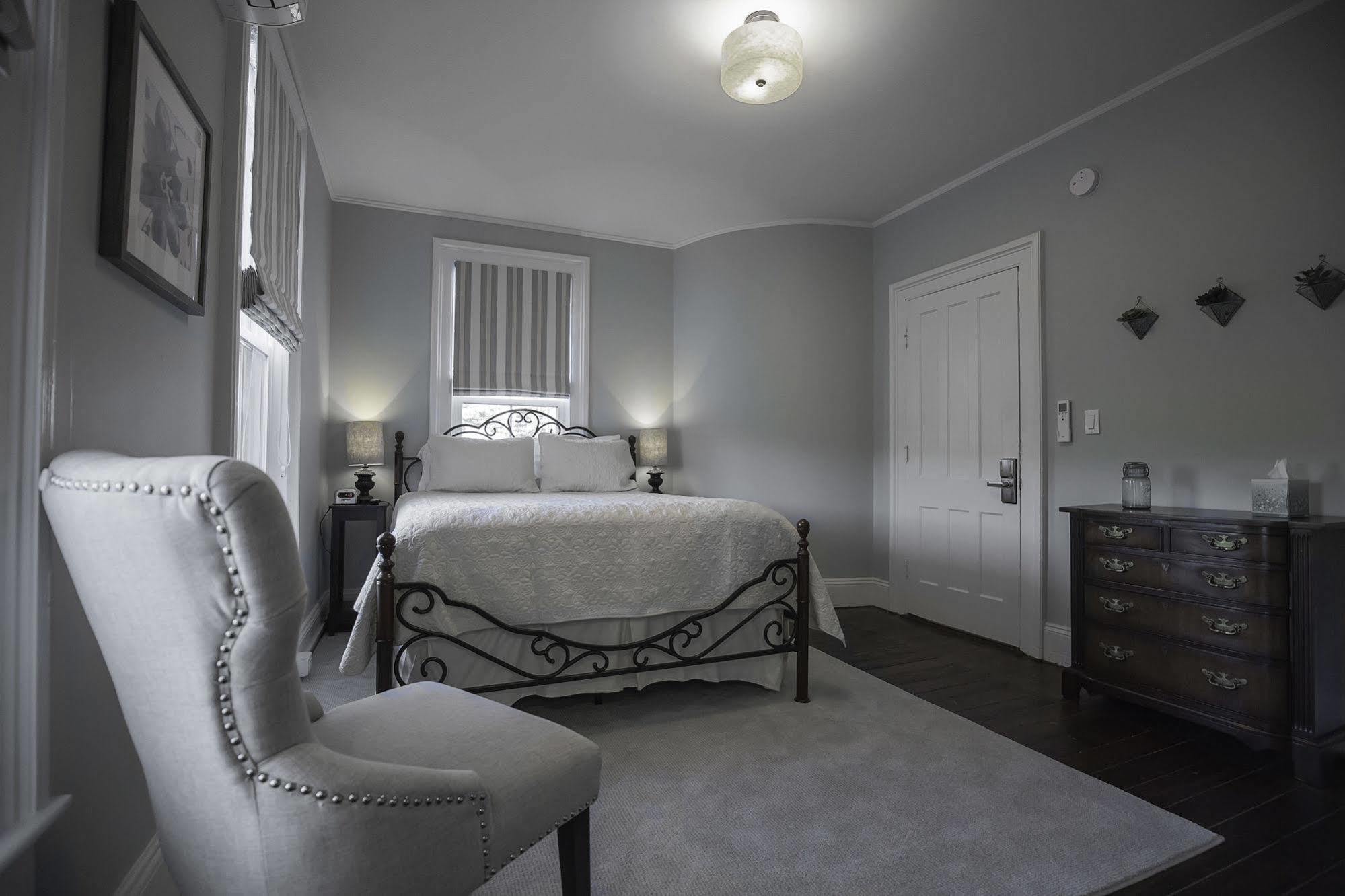 Homestead Inn New Milford Экстерьер фото